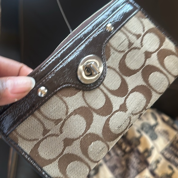 Coach Hampton wallet turnlock patent leather signature C - Picture 8 of 8